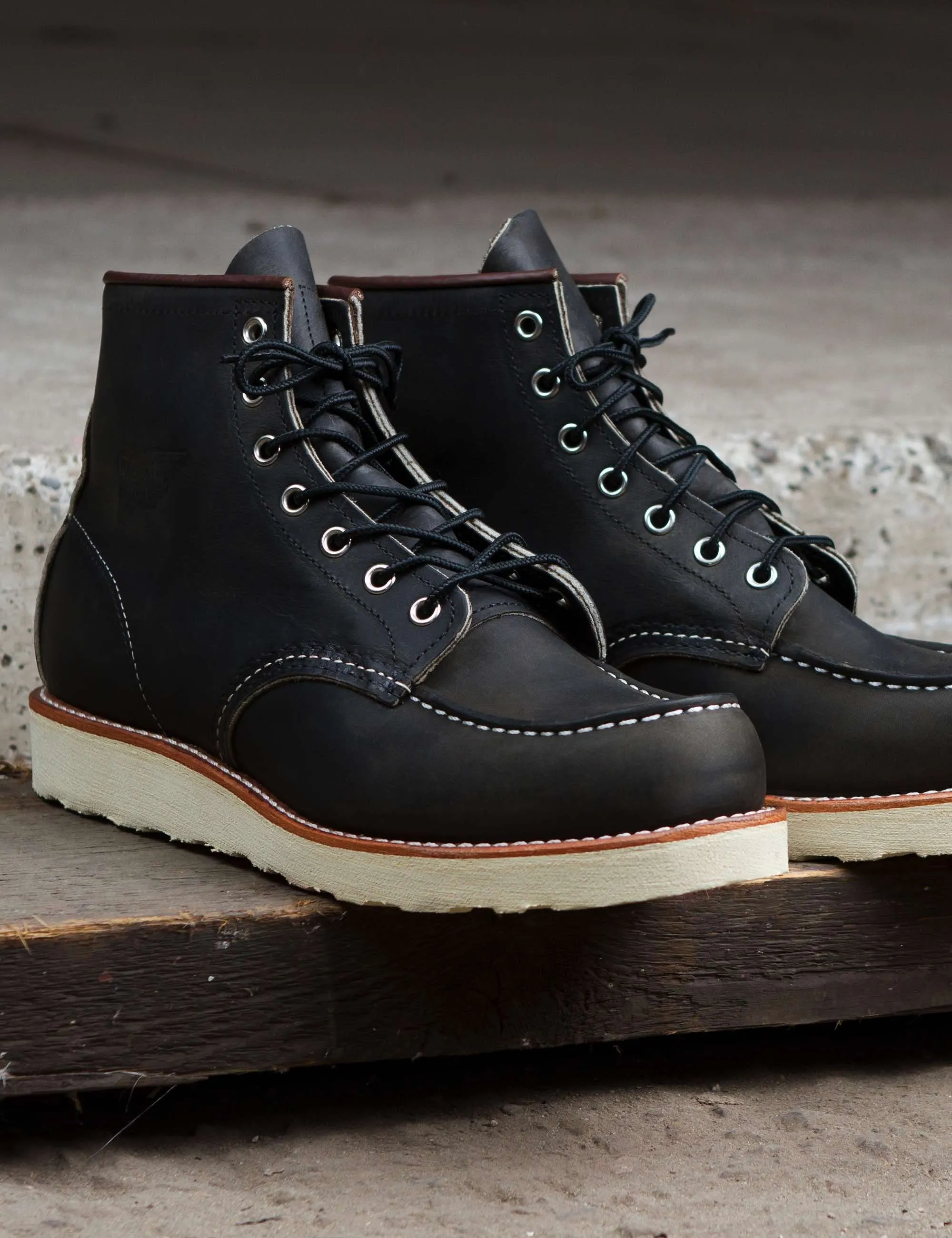 8890D Heritage 6" Moc Toe Boot - Charcoal Rough & Tough Leather