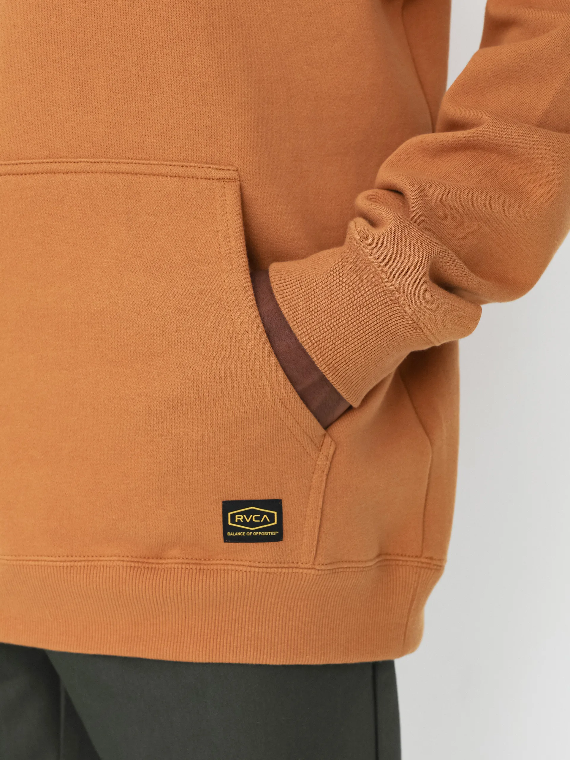 RVCA Americana HD Hoodie (dk choco/metallic gold)