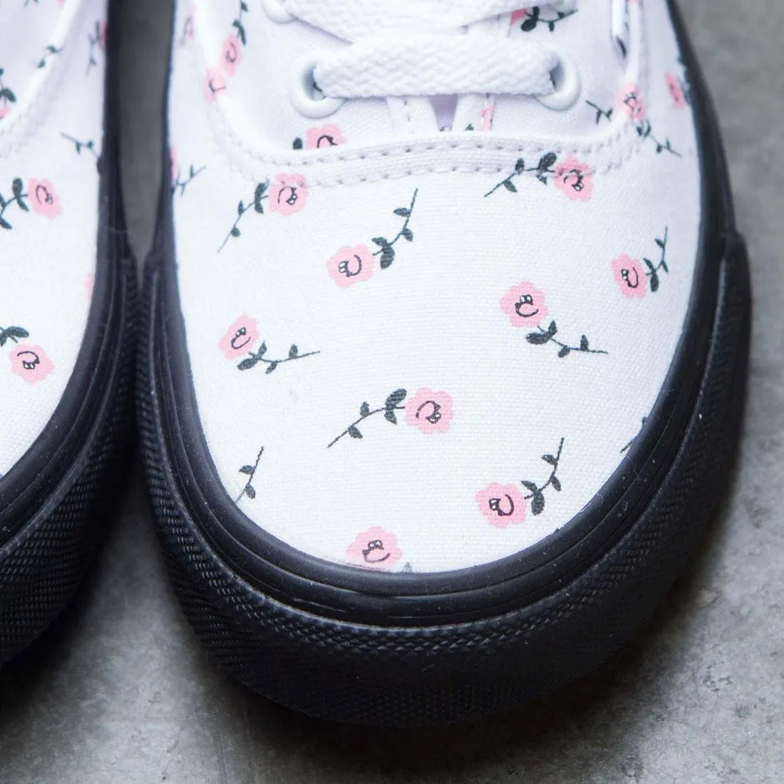 Vans x Lazy Oaf Women Authentic (black / multi)